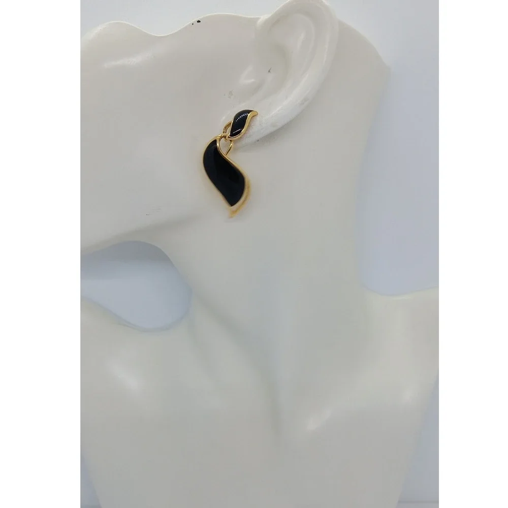 Napier Womens Black Enamel Tear Drop Gold Tone Post Earrings Vintage Style #22